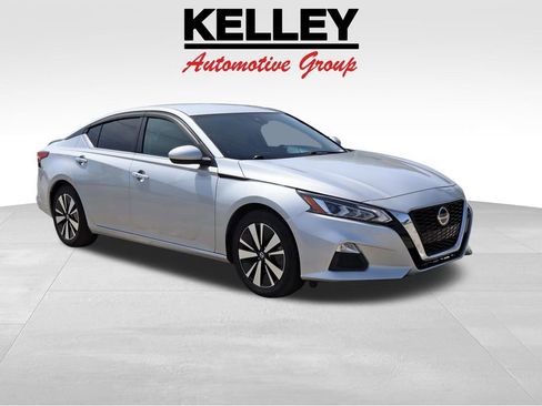 Used 2022 Nissan Altima 2.5 SV FWD image 1