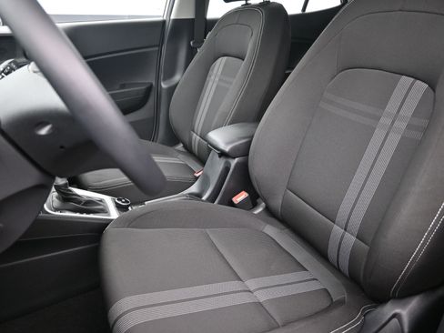 Used 2024 Hyundai Venue SEL image 11