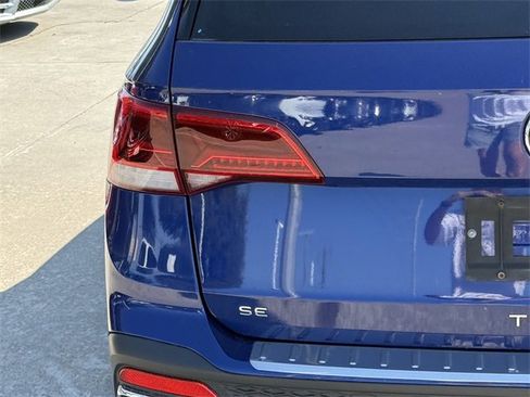Certified 2022 Volkswagen Taos SE w/ Panoramic Sunroof Package image 5