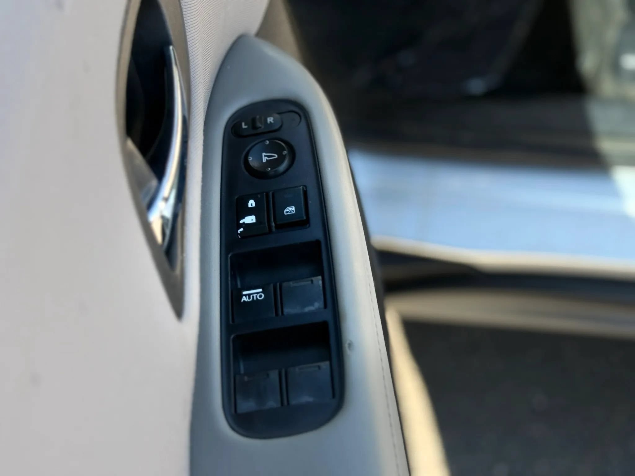 Used 2016 Honda HR-V LX image 26