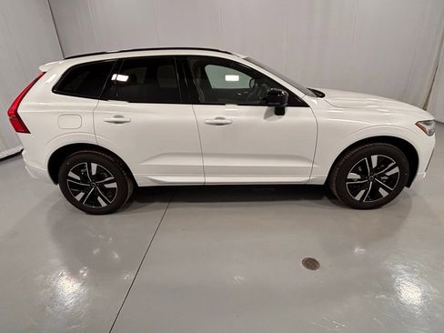 New 2026 Volvo XC60 B5 Core w/ Climate Package image 5