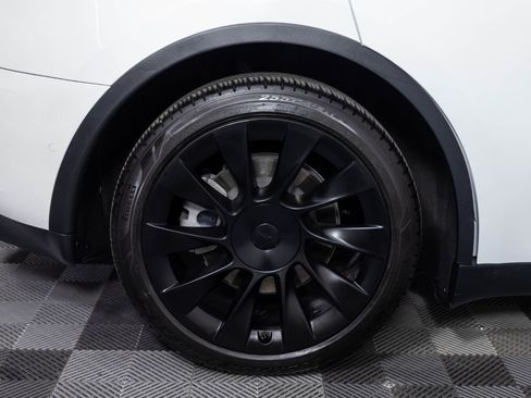 Used 2021 Tesla Model Y Long Range image 40