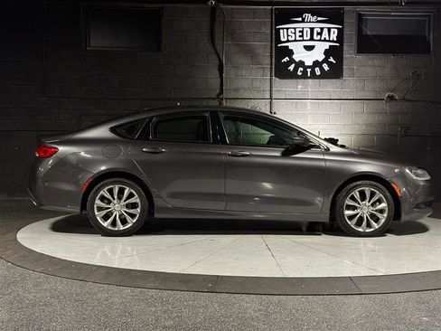 Used 2015 Chrysler 200 S image 5
