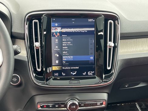 Used 2019 Volvo XC40 T5 Inscription image 18