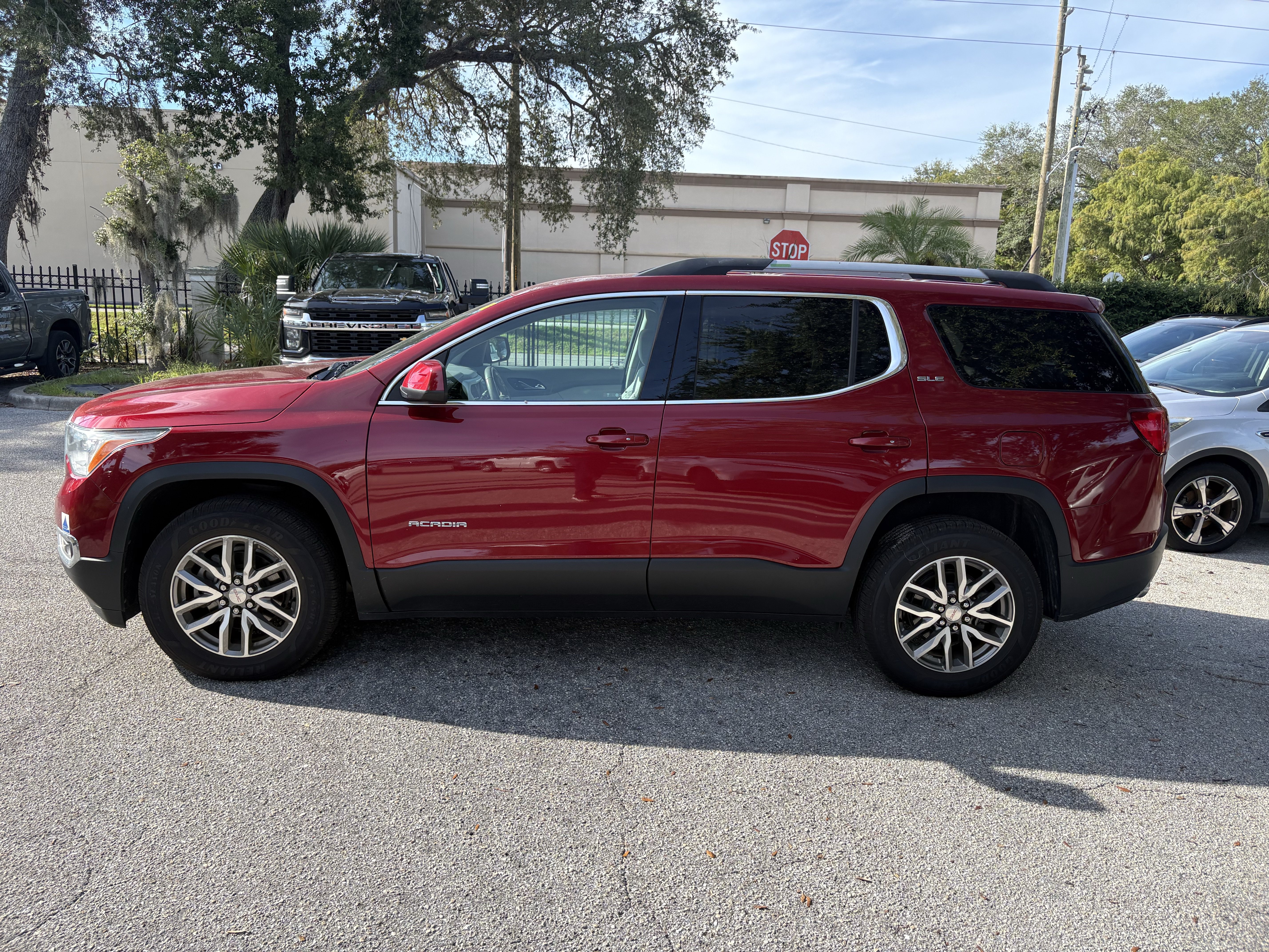 Used 2019 GMC Acadia SLE FWD image 4