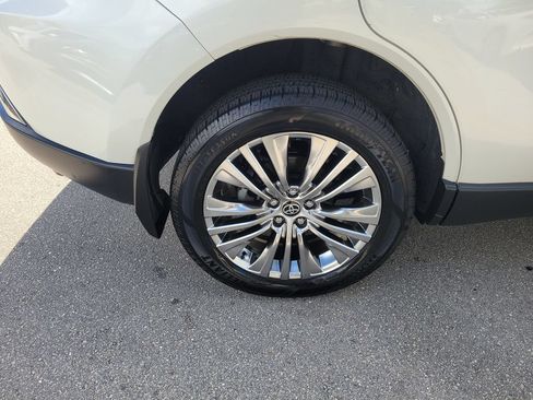 Certified 2021 Toyota Venza XLE w/ Softex Package AWD/4WD image 30