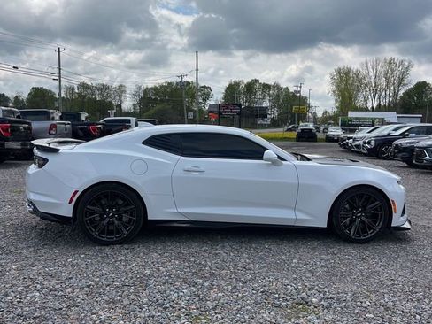 Used 2019 Chevrolet Camaro ZL1 RWD image 8