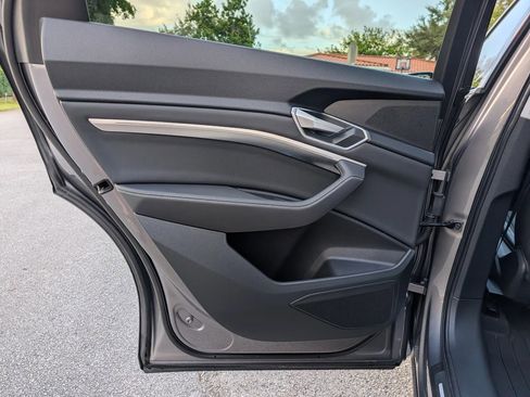 Used 2021 Audi e-tron Premium w/ Towing Package image 34