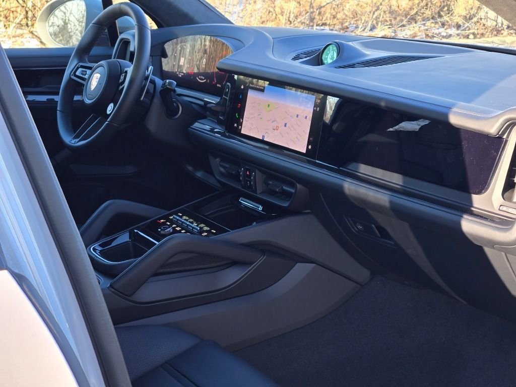 New 2026 Porsche Cayenne GTS AWD/4WD image 37