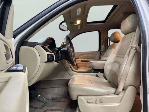 Used 2012 Cadillac Escalade Luxury AWD/4WD image 28