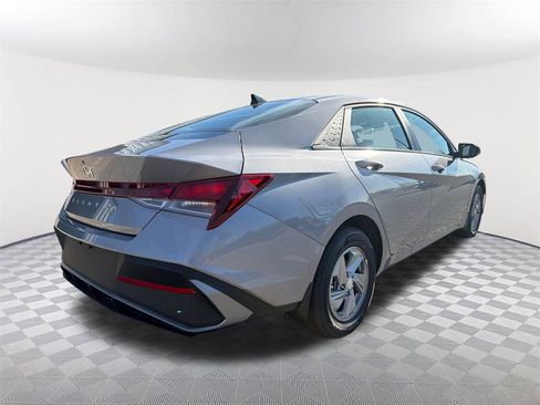 New 2026 Hyundai Elantra SE image 5