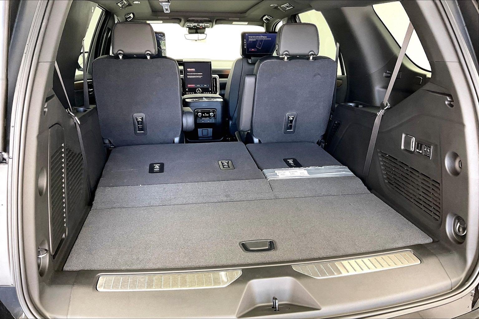 New 2026 GMC Yukon Denali w/ Advanced Technology Package AWD/4WD image 11