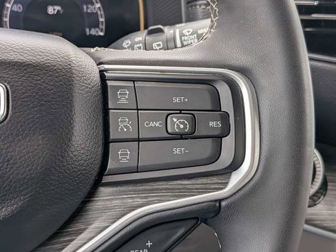 Used 2024 Jeep Wagoneer L Series II RWD image 27
