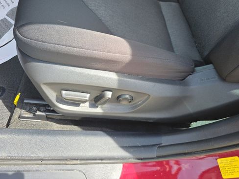 Used 2020 Toyota Camry LE image 20