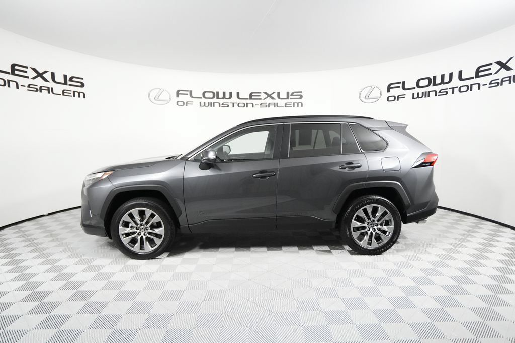 Used 2022 Toyota RAV4 XLE Premium AWD/4WD image 4