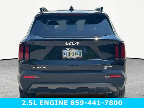 Used 2023 Kia Sorento S w/ Panoramic Sunroof Package AWD/4WD image 5