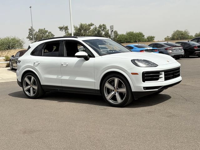 Used 2024 Porsche Cayenne AWD/4WD image 5