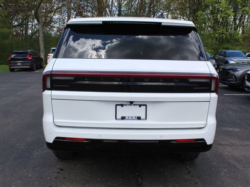 Used 2026 Lincoln Navigator Reserve AWD/4WD image 4