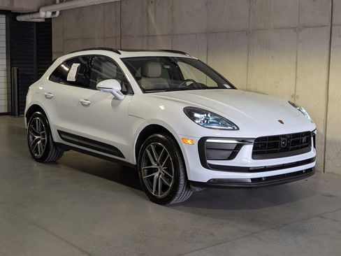 Certified 2025 Porsche Macan image 10