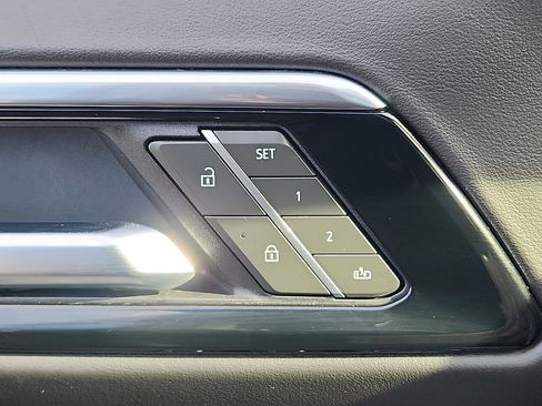 Used 2025 Chevrolet Suburban Premier image 31