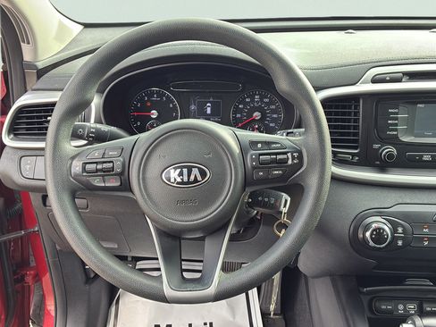 Used 2018 Kia Sorento FWD V6 image 28