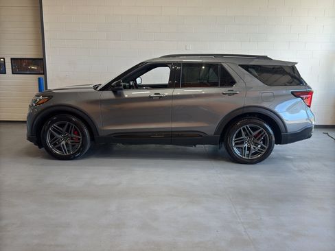 Used 2026 Ford Explorer ST AWD/4WD image 2