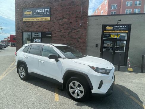 Used 2021 Toyota RAV4 LE AWD/4WD image 1