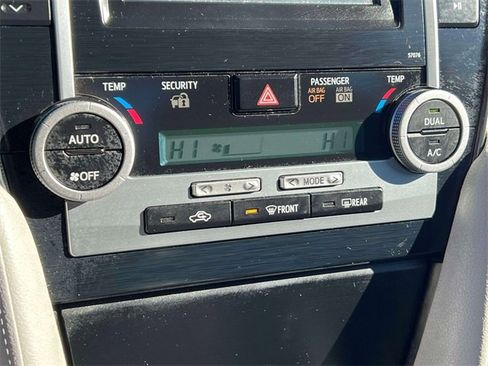 Used 2013 Toyota Camry LE image 33