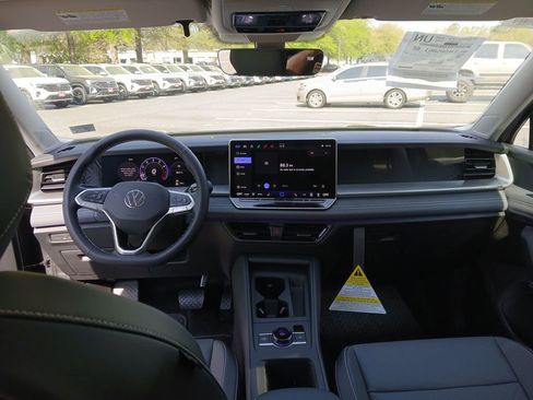 New 2026 Volkswagen Tiguan SE image 12