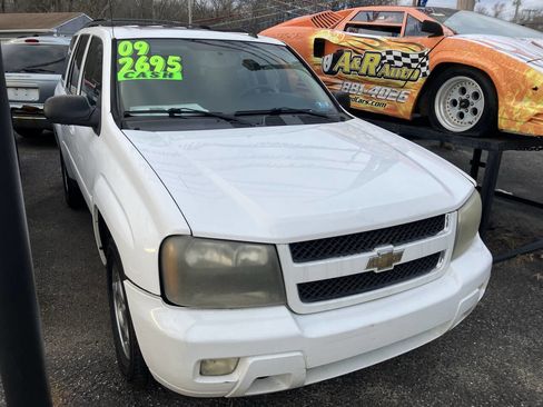 Used 2009 Chevrolet TrailBlazer LT w/ Sun And Sound Package image 4