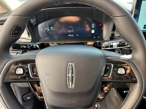 New 2026 Lincoln Corsair Premiere image 16