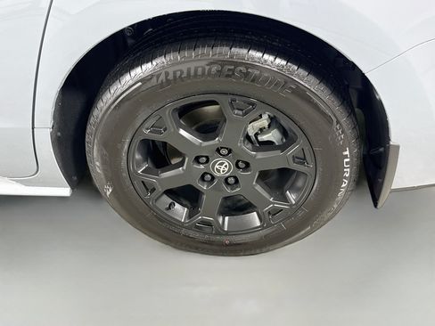 Used 2026 Toyota Sienna XLE Woodland Edition AWD/4WD image 30