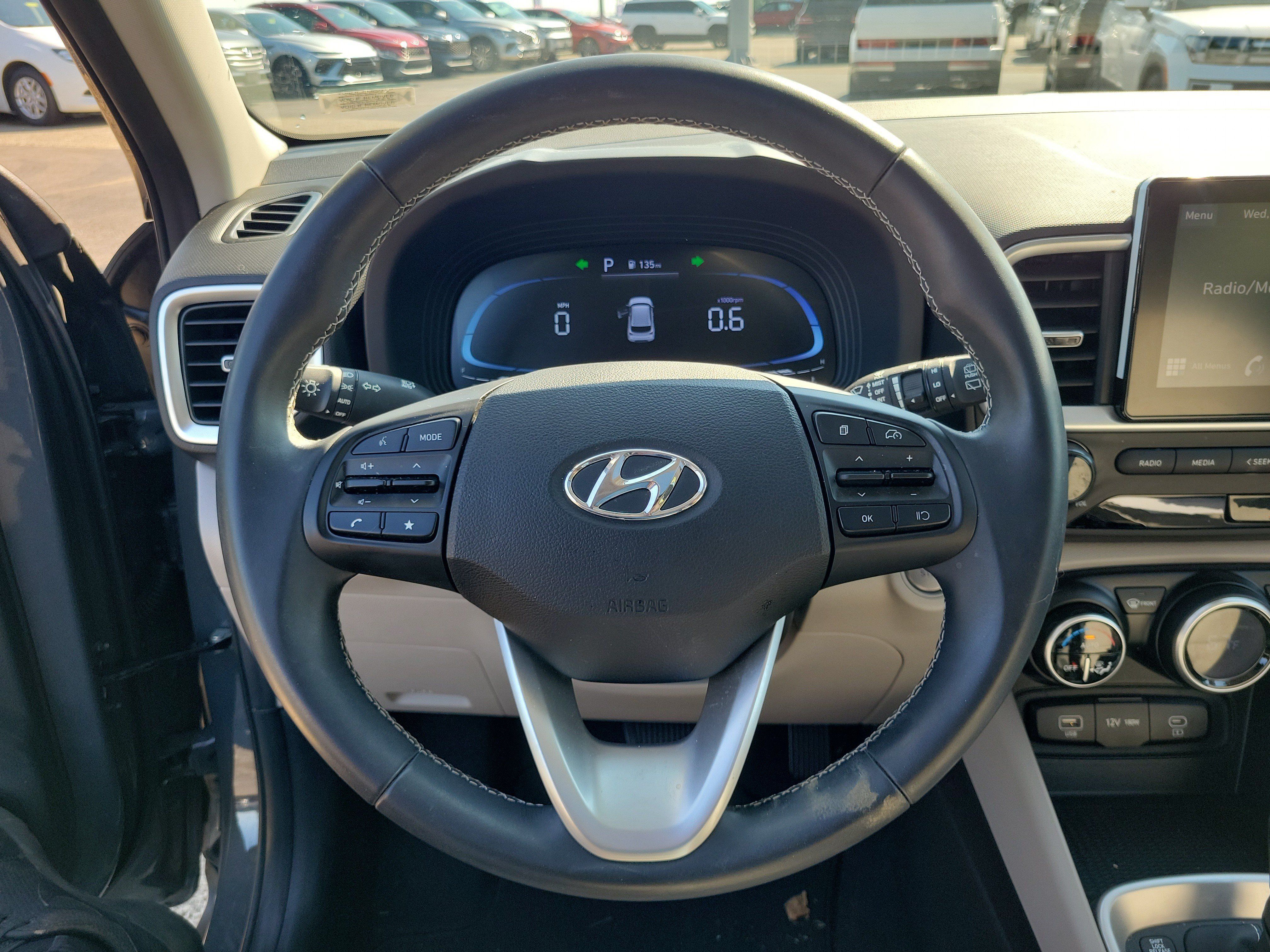 Used 2024 Hyundai Venue SEL FWD image 21
