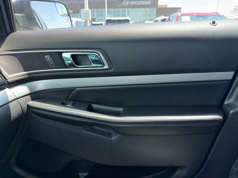 Used 2017 Ford Explorer XLT w/ Equipment Group 202A FWD image 16