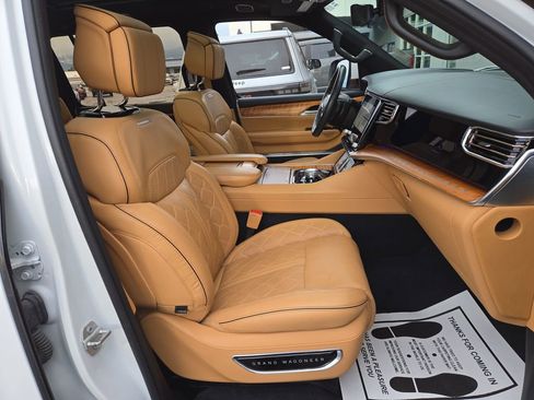 Used 2022 Jeep Grand Wagoneer Series III w/ HD Trailer Tow Package image 18