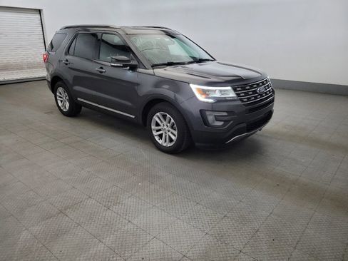 Used 2017 Ford Explorer XLT w/ Equipment Group 202A FWD image 11