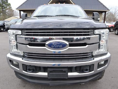 Used 2019 Ford F350 Lariat image 2