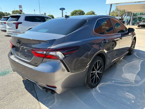Used 2022 Toyota Camry SE w/ Convenience Package image 9