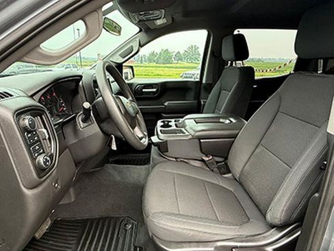 Used 2020 Chevrolet Silverado 1500 Custom w/ Custom Value Package AWD/4WD image 17