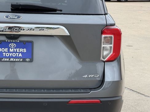 Used 2024 Ford Explorer XLT AWD/4WD image 9