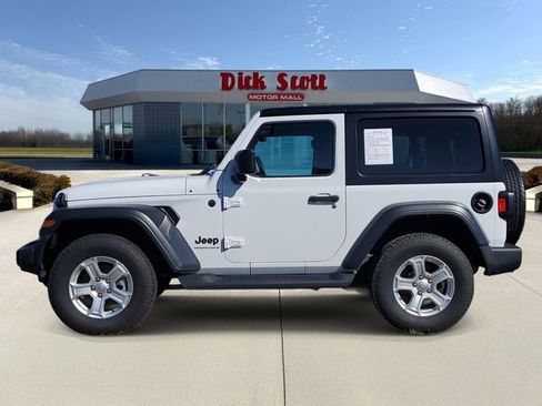Used 2023 Jeep Wrangler Sport AWD/4WD image 4