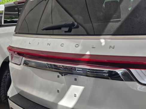 Used 2022 Lincoln Navigator L Reserve RWD image 8