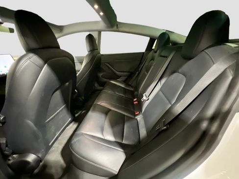 Used 2021 Tesla Model 3 Standard Range Plus image 18