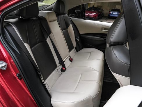 Used 2020 Toyota Corolla XLE image 39