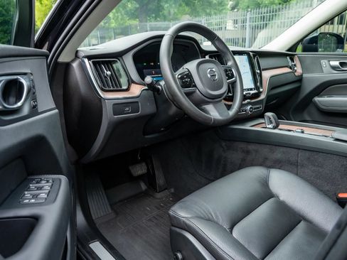Used 2024 Volvo XC60 B5 Plus AWD/4WD image 10