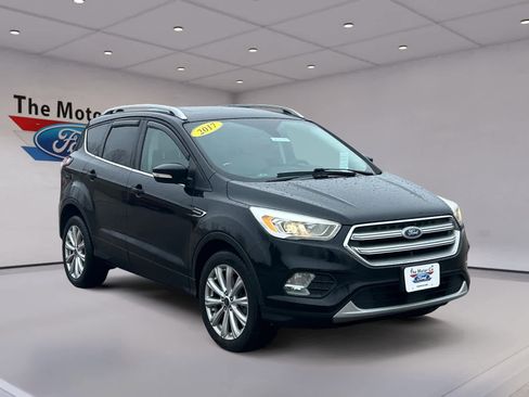 Used 2017 Ford Escape Titanium image 3