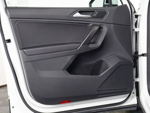 Used 2021 Volkswagen Tiguan SE w/ Panoramic Sunroof Package FWD image 13