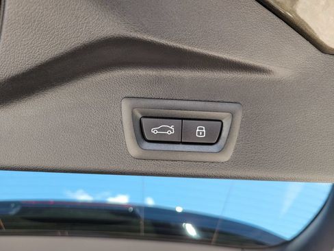 Used 2024 BMW X5 sDrive40i w/ M Sport Package RWD image 9