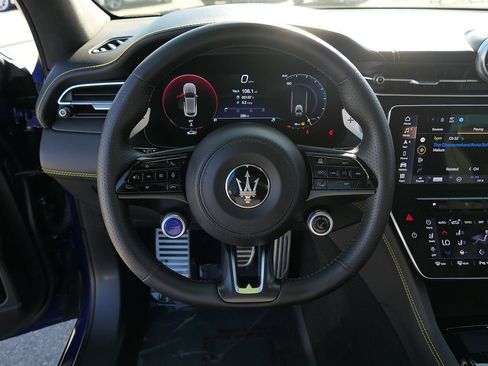 Used 2024 Maserati Grecale Trofeo AWD/4WD image 18