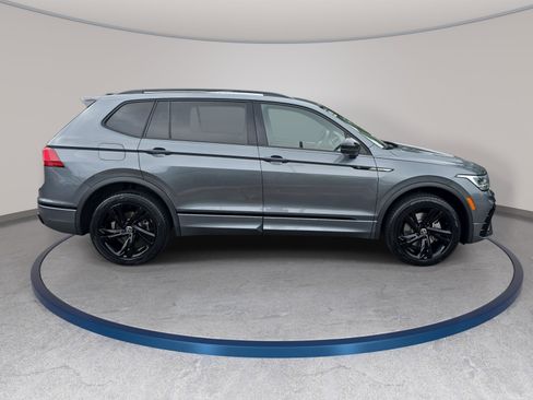 Used 2023 Volkswagen Tiguan SE R-Line FWD image 4